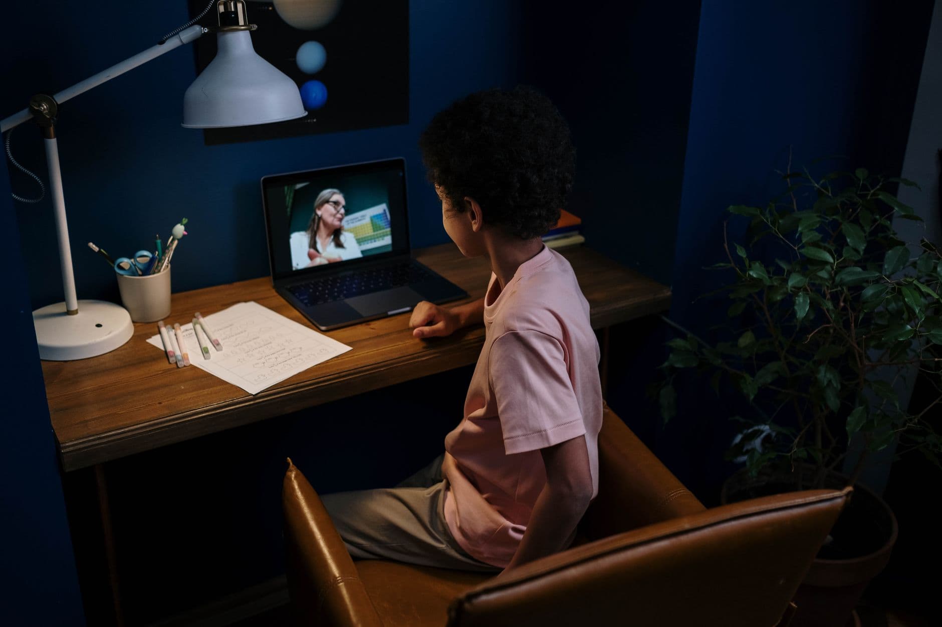 Warning signs of online predators targeting children